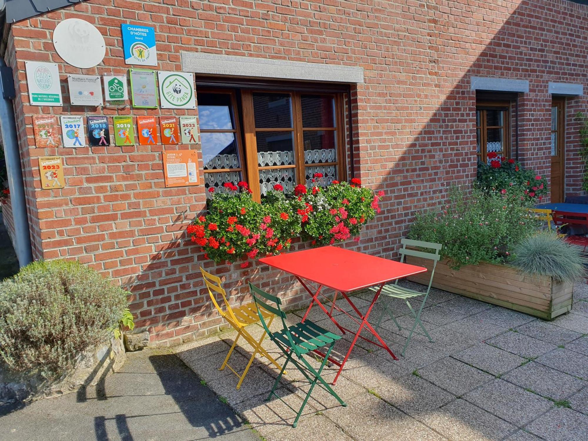 Bed and Breakfast Les Mout'Anes Saint-Hilaire-sur-Helpe Экстерьер фото