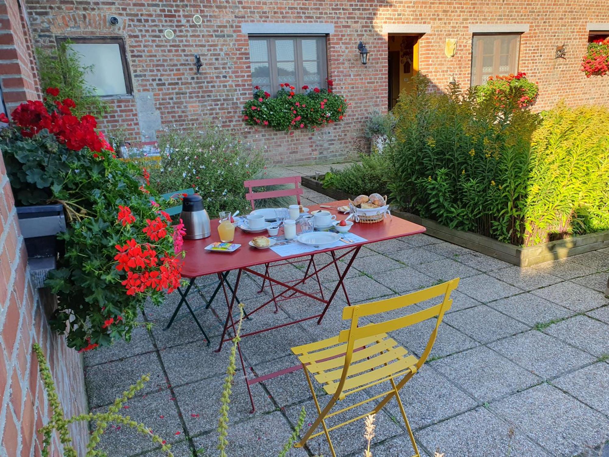 Bed and Breakfast Les Mout'Anes Saint-Hilaire-sur-Helpe Экстерьер фото