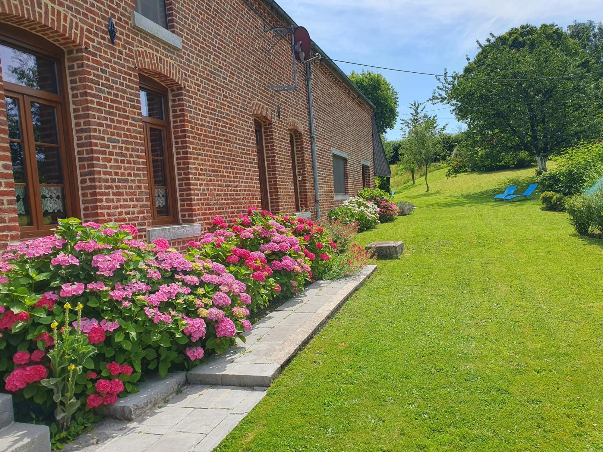 Bed and Breakfast Les Mout'Anes Saint-Hilaire-sur-Helpe Экстерьер фото